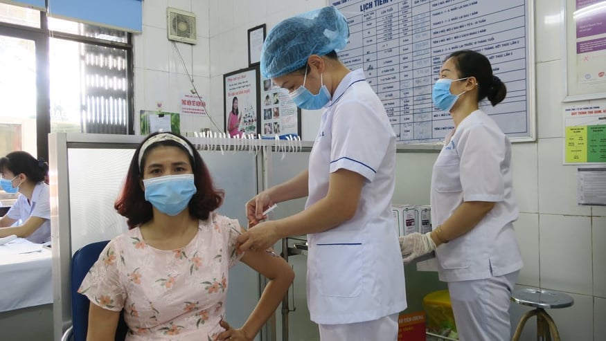 Hải Phòng: Hết quý 1/2022, hoàn thành tiêm chủng vaccine Covid-19 cho 70% công dân toàn thành phố - Ảnh 1.