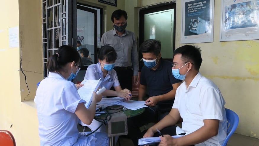 Hải Phòng: Hết quý 1/2022, hoàn thành tiêm chủng vaccine Covid-19 cho 70% công dân toàn thành phố - Ảnh 2.