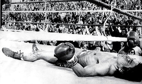9 chấn thương khủng khiếp nhất lịch sử quyền Anh: Mike Tyson cắn tai chưa là gì - Ảnh 1.