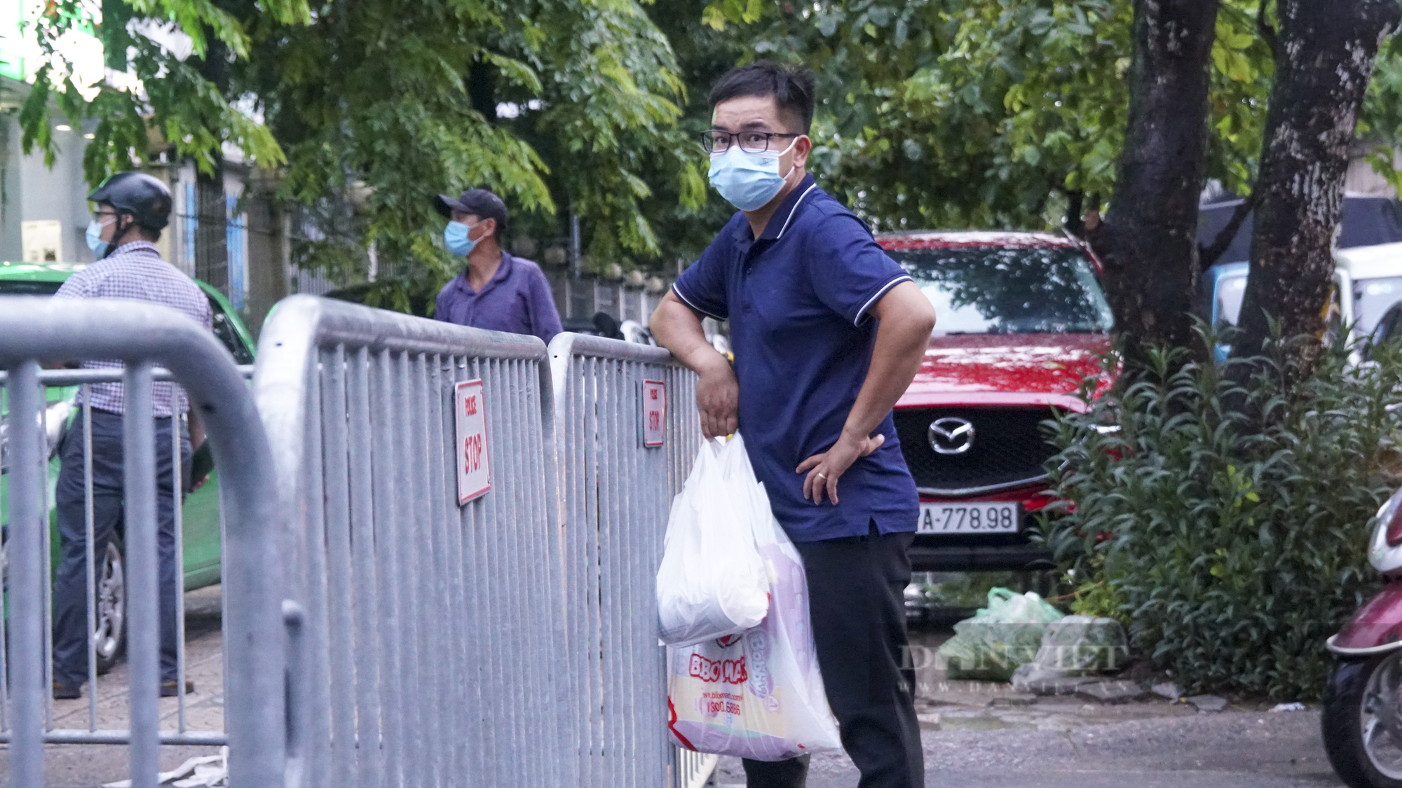 Hà Nội tiếp tục phong tỏa nhiều chung cư có ca mắc Covid-19 - Ảnh 3.