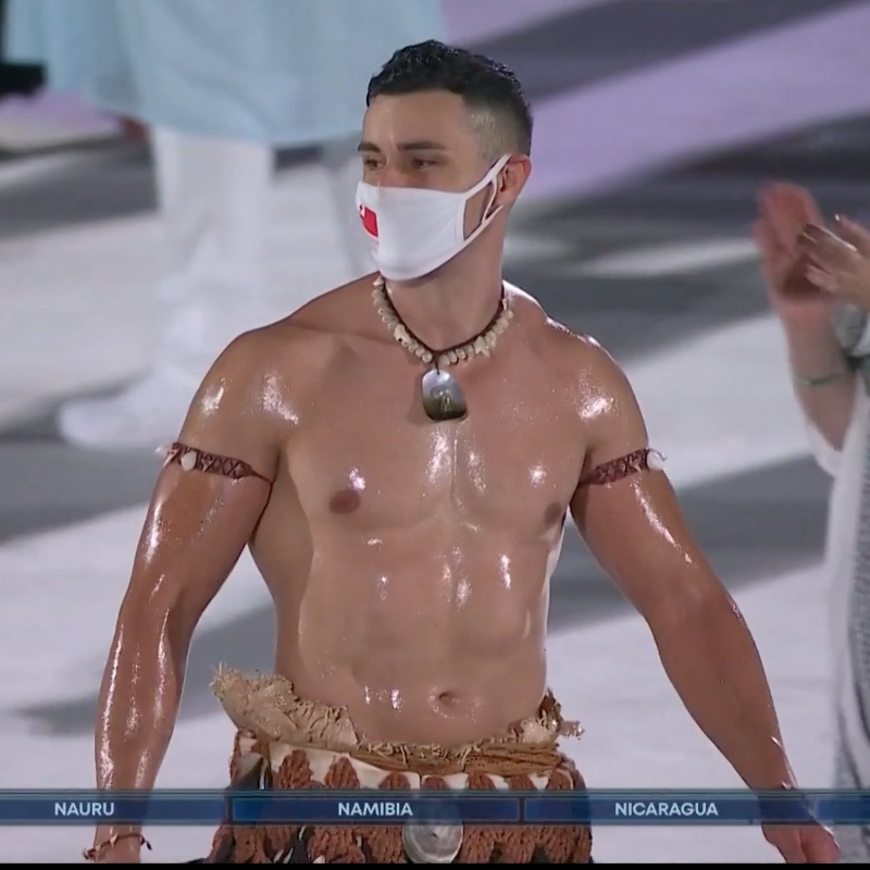 Pita Taufatofua, người cầm cờ Tonga cởi trần &quot;hot&quot; nhất lễ khai mạc Olympic 2020 - Ảnh 2.