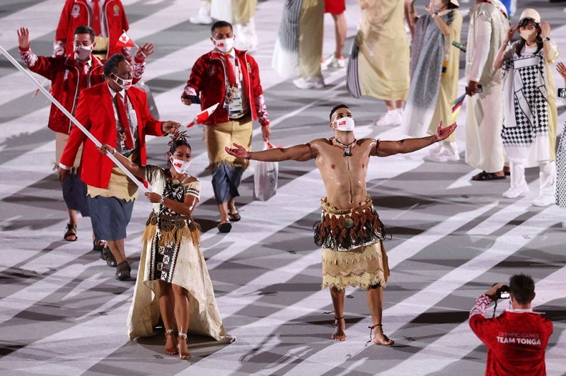 Pita Taufatofua, người cầm cờ Tonga cởi trần &quot;hot&quot; nhất lễ khai mạc Olympic 2020 - Ảnh 4.
