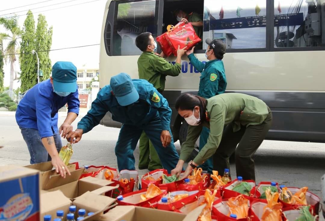 Để con nhỏ, mẹ già ở nhà, những nữ đoàn viên ra tuyến đầu chống dịch - Ảnh 4.