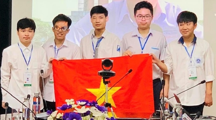 Học sinh Việt Nam giành &quot;mưa&quot; huy chương trong các kỳ Olympic quốc tế 2021, nhiều huy chương vàng - Ảnh 1.