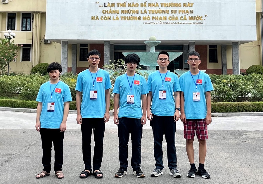 Học sinh Việt Nam giành &quot;mưa&quot; huy chương trong các kỳ Olympic quốc tế 2021, nhiều huy chương vàng - Ảnh 3.