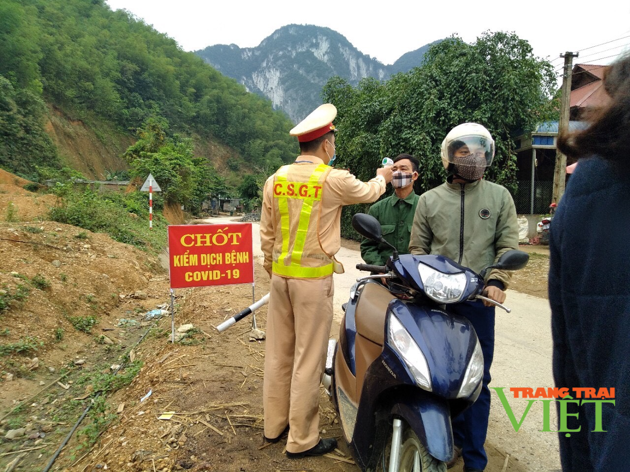 Cảnh sát giao thông Mai Châu: Xử lý nghiêm vi phạm trật tự an toàn giao thông - Ảnh 7.