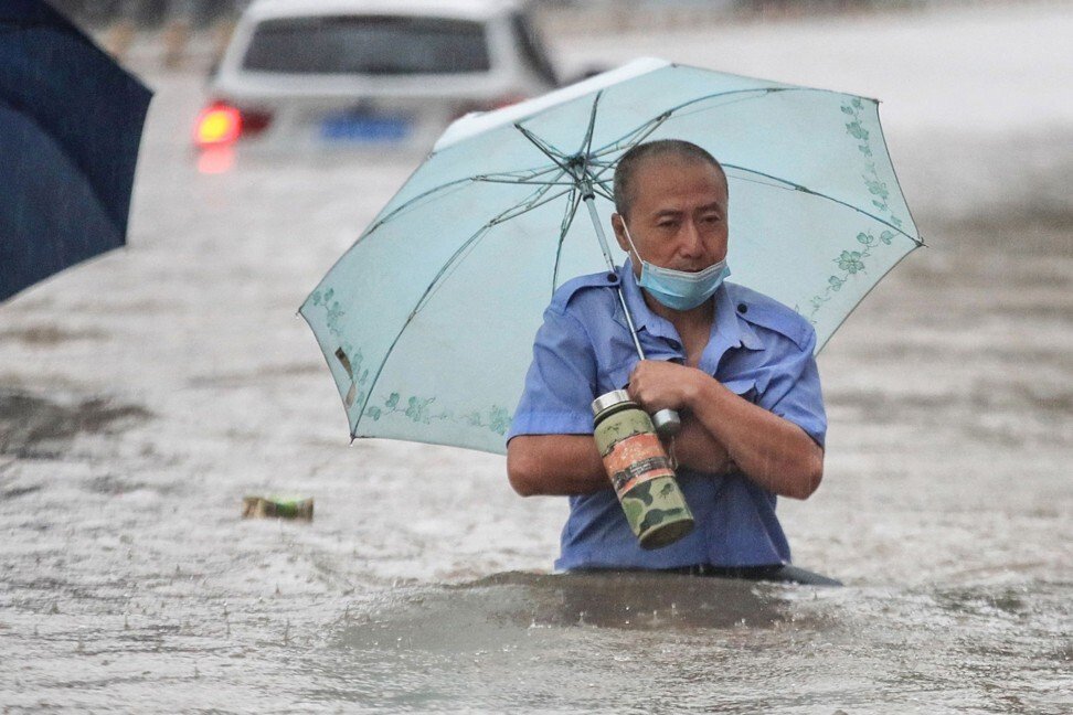 Sau trận lụt kinh hoàng, thành phố iPhone Trung Quốc điên cuồng tuyển dụng công nhân, thưởng vạn NDT - Ảnh 1.