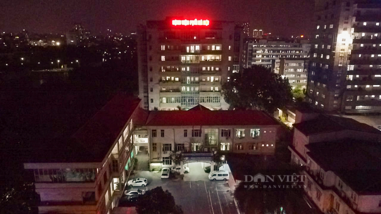 Bệnh viện Phổi Hà Nội: Phong tỏa, dựng lều bạt dã chiến trong đêm vì phát hiện nhiều ca dương tính SARS-CoV-2 - Ảnh 7.