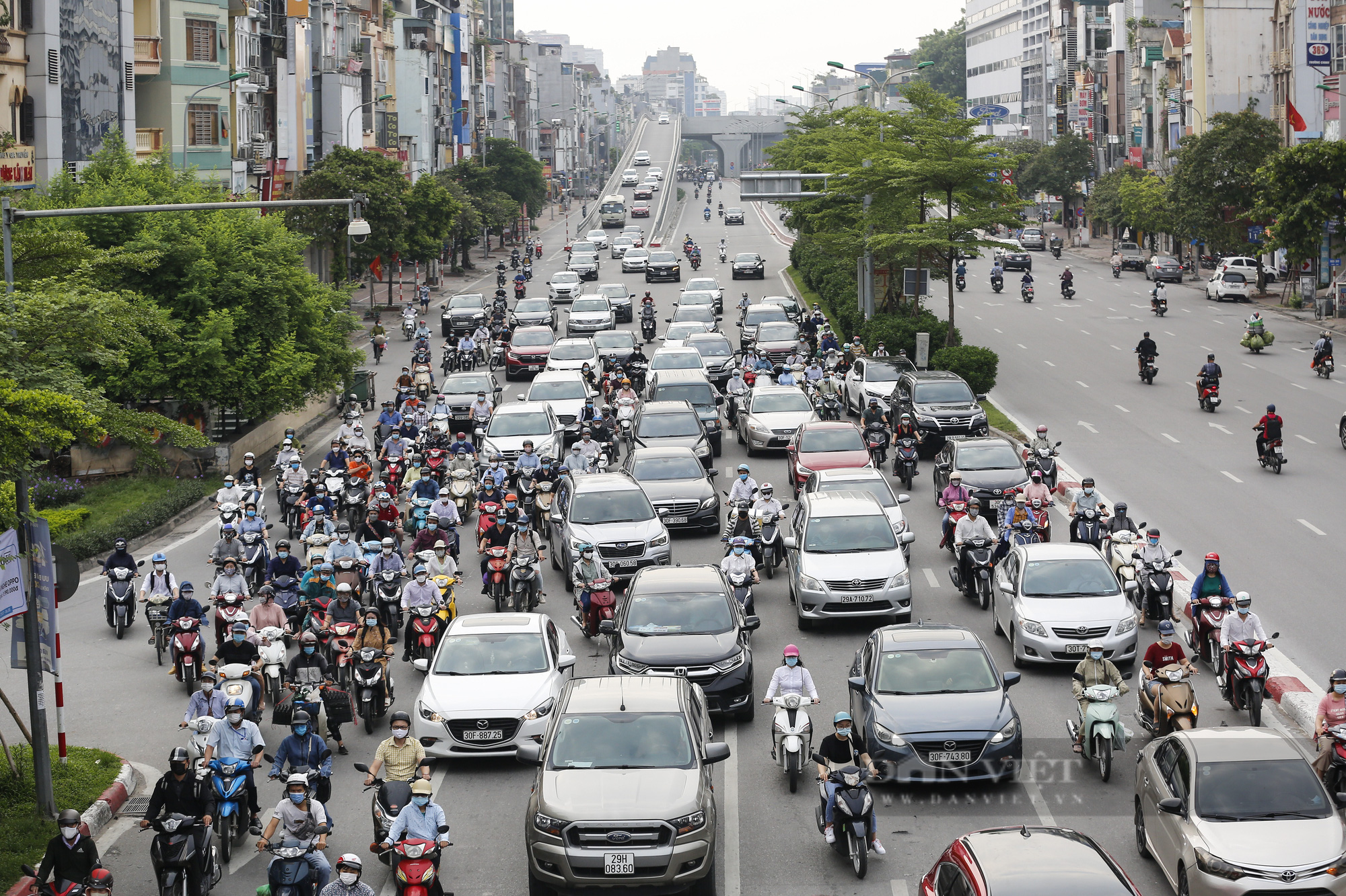 Giao thông tại Hà Nội thông thoáng trong giờ cao điểm đầu tuần - Ảnh 3.
