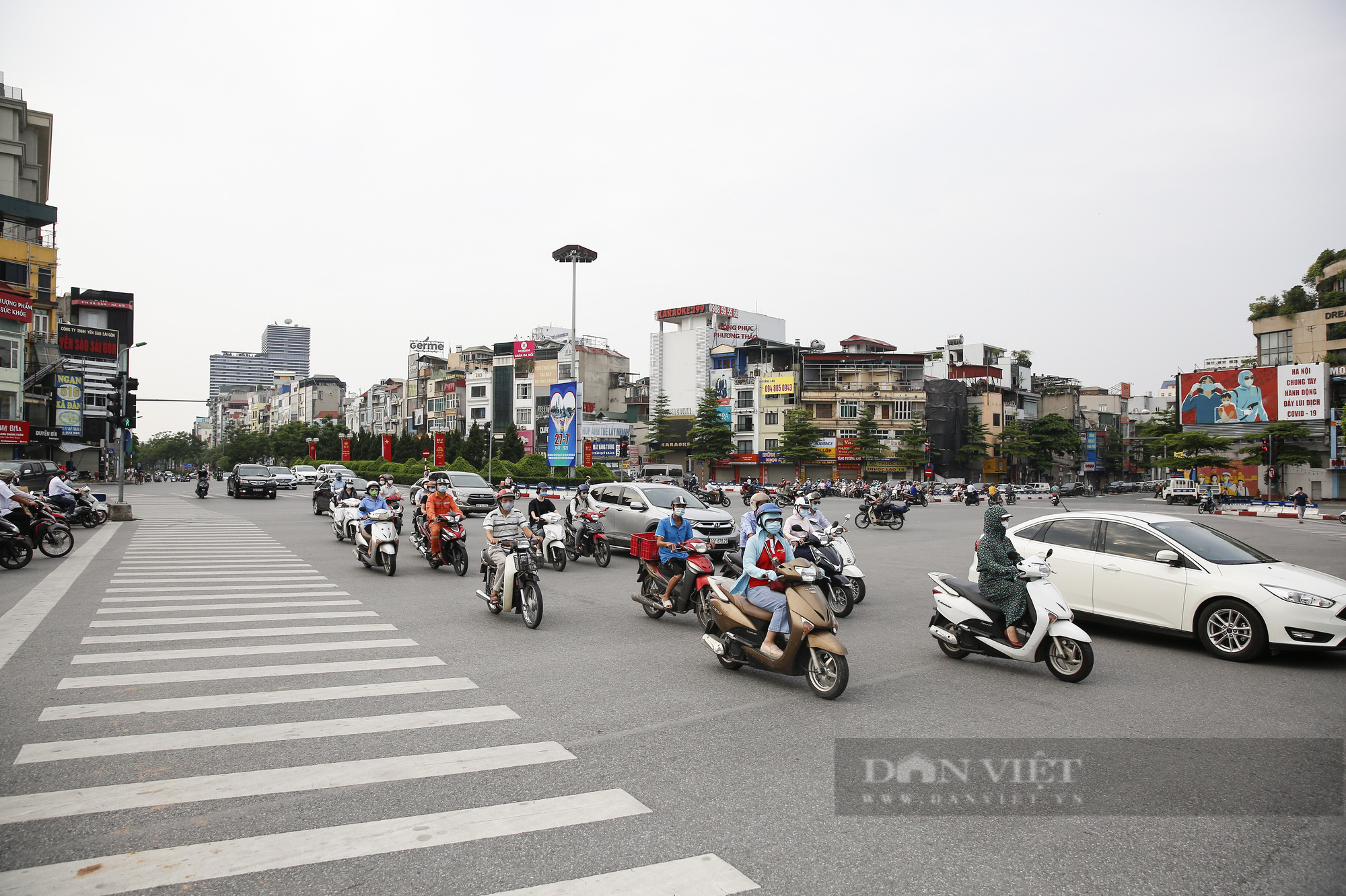 Giao thông tại Hà Nội thông thoáng trong giờ cao điểm đầu tuần - Ảnh 6.