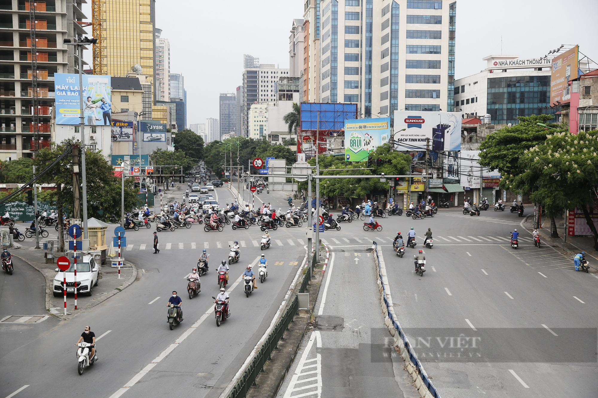 Giao thông tại Hà Nội thông thoáng trong giờ cao điểm đầu tuần - Ảnh 9.