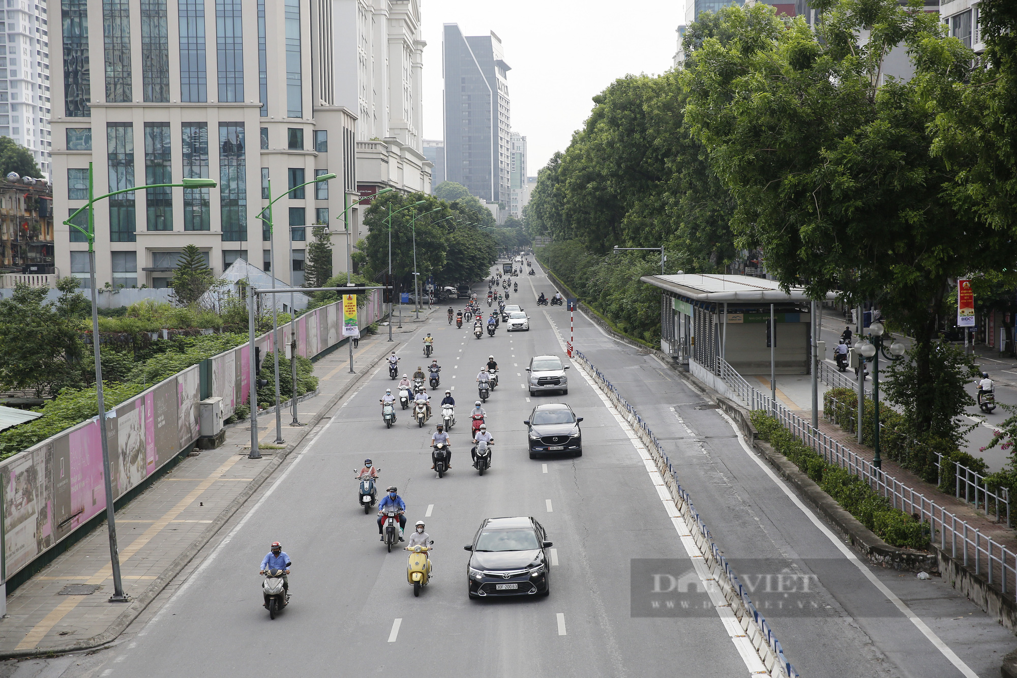 Giao thông tại Hà Nội thông thoáng trong giờ cao điểm đầu tuần - Ảnh 10.