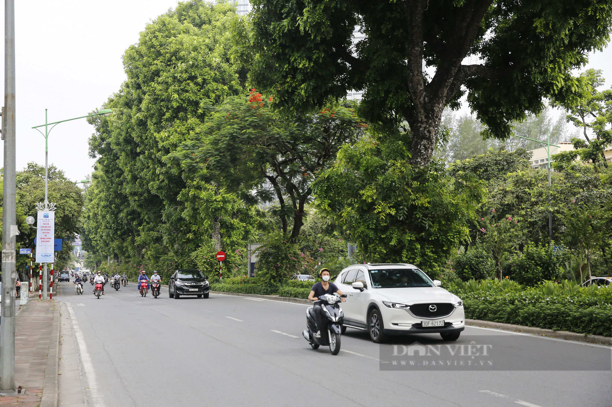 Giao thông tại Hà Nội thông thoáng trong giờ cao điểm đầu tuần - Ảnh 12.