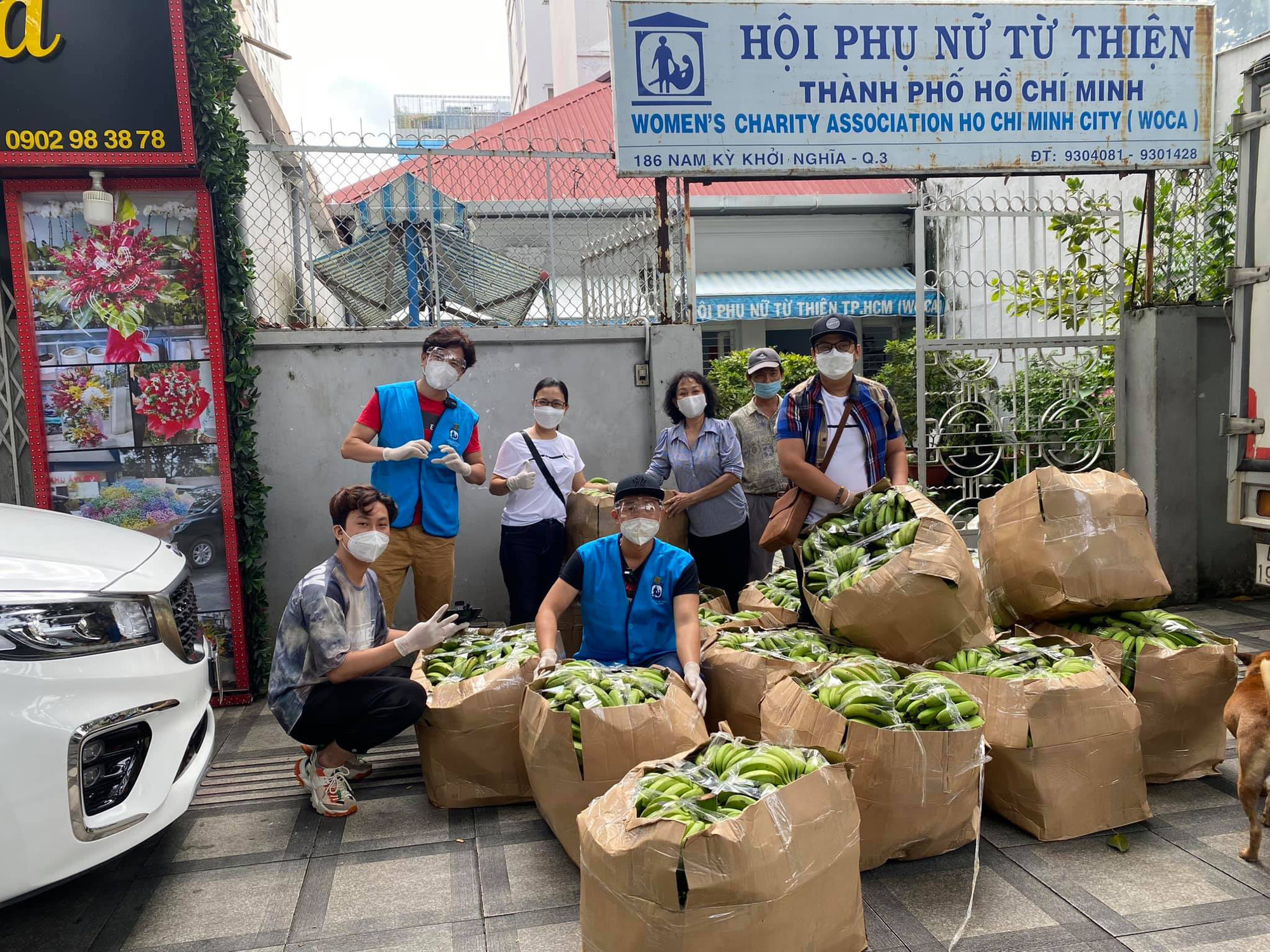 Ca sĩ Phương Thanh, Hòa Hiệp và các sao Việt đến tận vùng cách ly trao quà từ thiện - Ảnh 5.