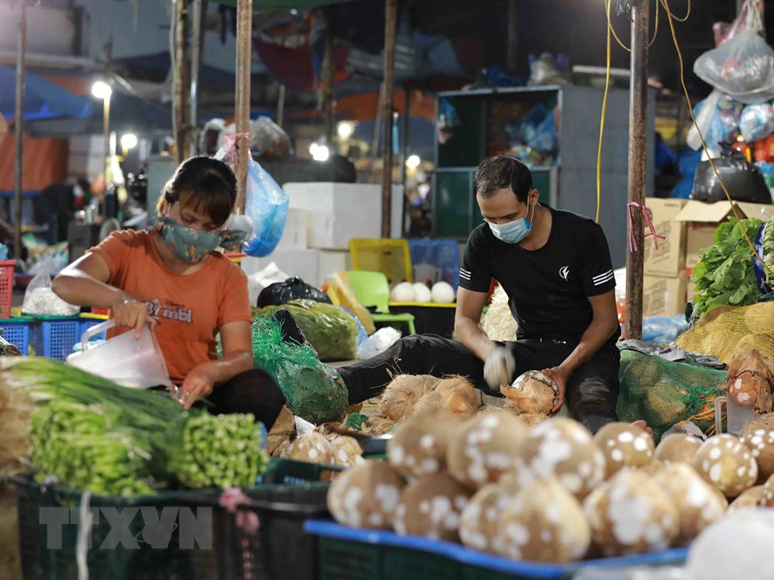 Chợ đầu mối Minh Khai cung cấp 450 tấn nông sản cho thị trường Thủ đô, không lo thiếu - Ảnh 2.