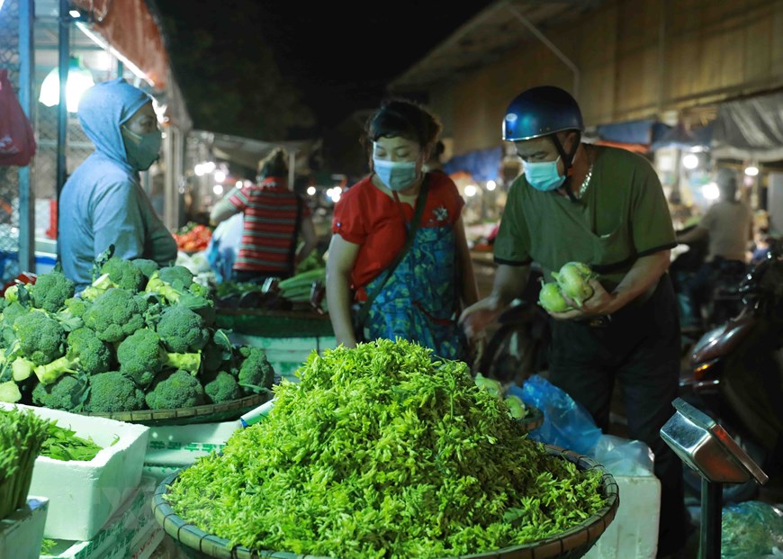 Chợ đầu mối Minh Khai cung cấp 450 tấn nông sản cho thị trường Thủ đô, không lo thiếu - Ảnh 6.