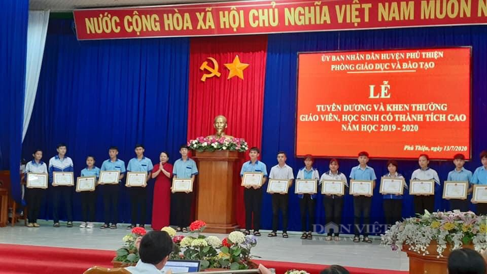 Gia Lai: Chàng thủ khoa khối B ước mơ trở thành bác sĩ, được tham gia nghiên cứu phác đồ điều trị Covid-19 - Ảnh 3.