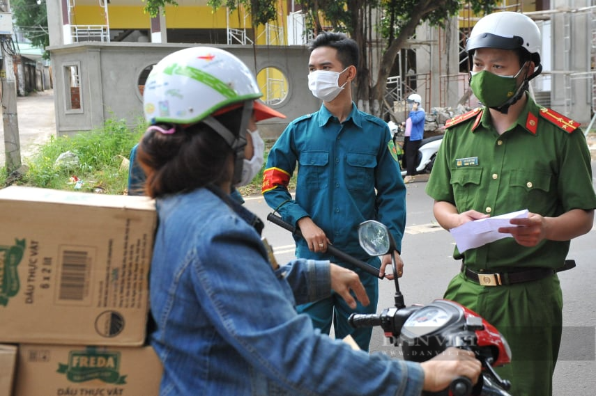 TP.Buôn Ma Thuột: Xử phạt 23 trường hợp ra đường không lý do theo Chỉ thị 16 của Chính phủ - Ảnh 1.