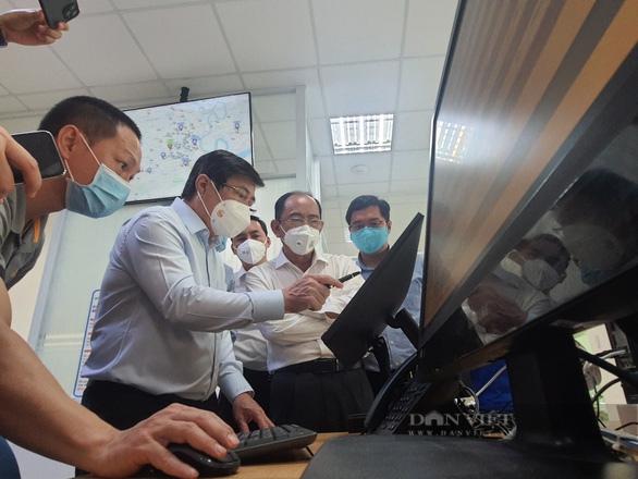 Chủ tịch UBND TP.HCM Nguyễn Thành Phong: Tuyệt đối không được chậm trễ vận chuyển bệnh nhân F0 - Ảnh 1.