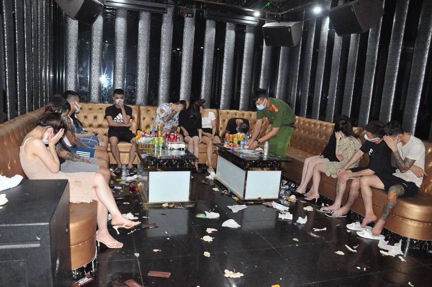Khởi tố vụ mua bán, tàng trữ ma túy tại quán karaoke Bad Boy - Ảnh 1.