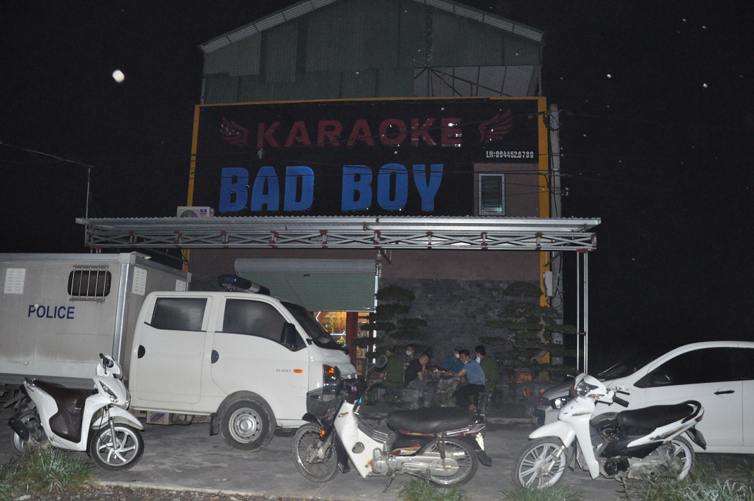 Khởi tố vụ mua bán, tàng trữ ma túy tại quán karaoke Bad Boy - Ảnh 2.