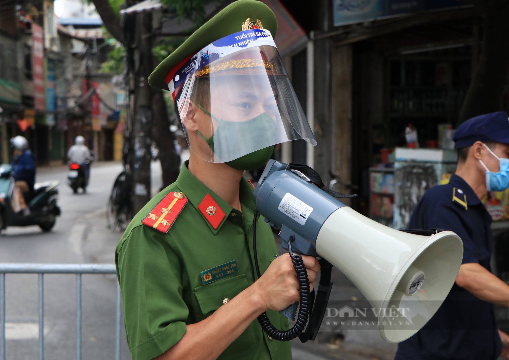 Bi hài người Hà Nội với tỉ lí do để ra đường ngày giãn cách xã hội giữa đợt dịch Covid-19 - Ảnh 2.