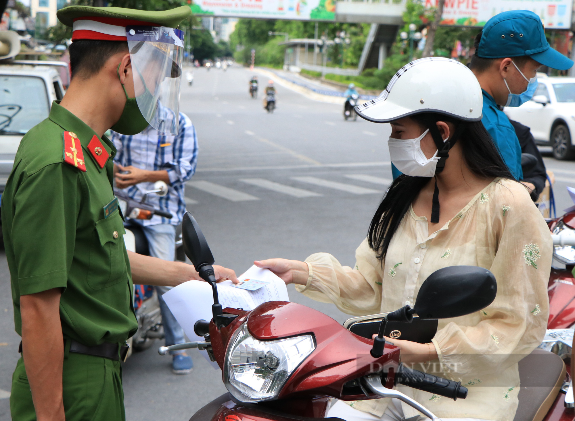 Bi hài người Hà Nội với tỉ lí do để ra đường ngày giãn cách xã hội giữa đợt dịch Covid-19 - Ảnh 3.