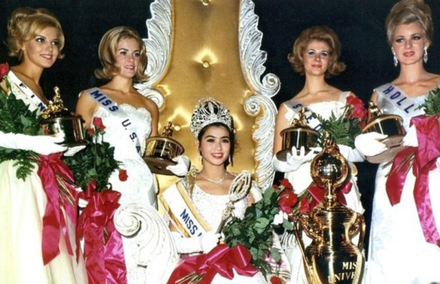 Nhan sắc vượt thời gian của Hoa hậu Hoàn vũ từng bị phản đối khi đăng quang vì… quá lùn - Ảnh 2.