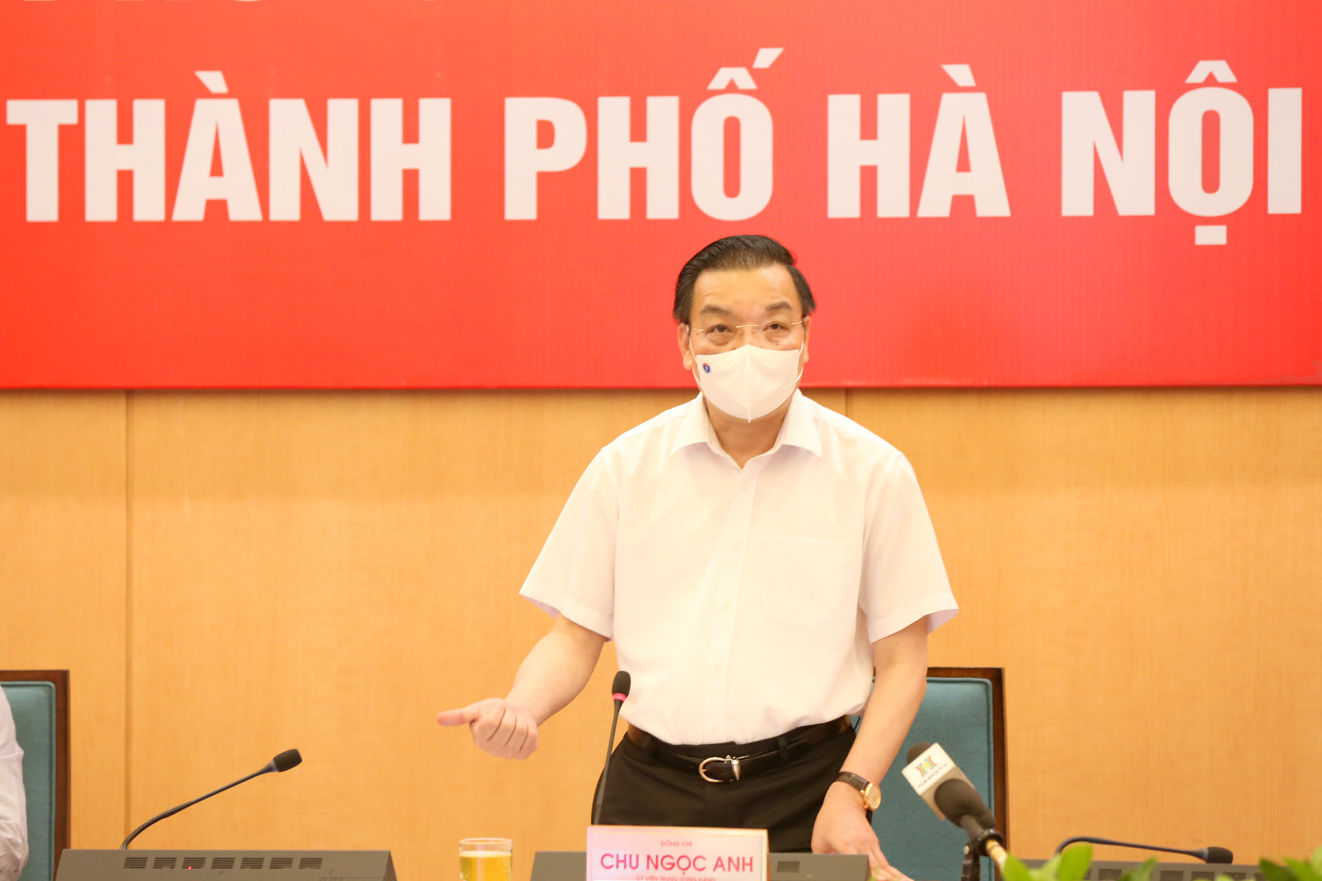 Chủ tịch Hà Nội: Áp dụng biện pháp mạnh hơn Chỉ thị số 17 đối với địa bàn có nguy cơ cao - Ảnh 1.