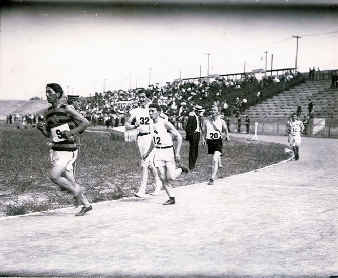 Không cho VĐV uống nước, bắt nuốt thuốc chuột thay doping và những bí mật động trời tại marathon Olympic 1904 - Ảnh 4.