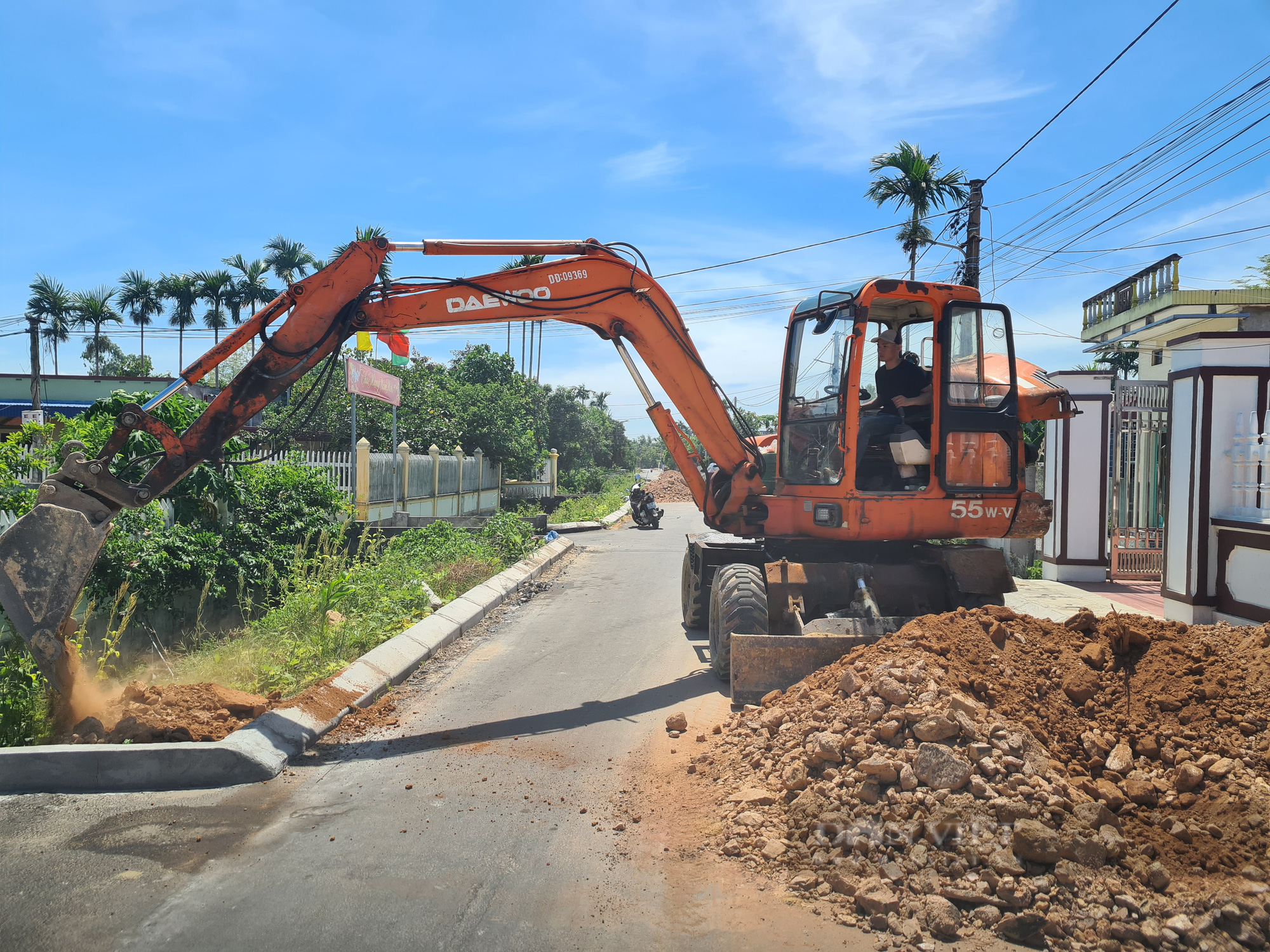 Hải Phòng:  Sau phản ánh của Dân Việt  đường thôn Thọ Linh đã được khẩn trương thi công 
 - Ảnh 1.