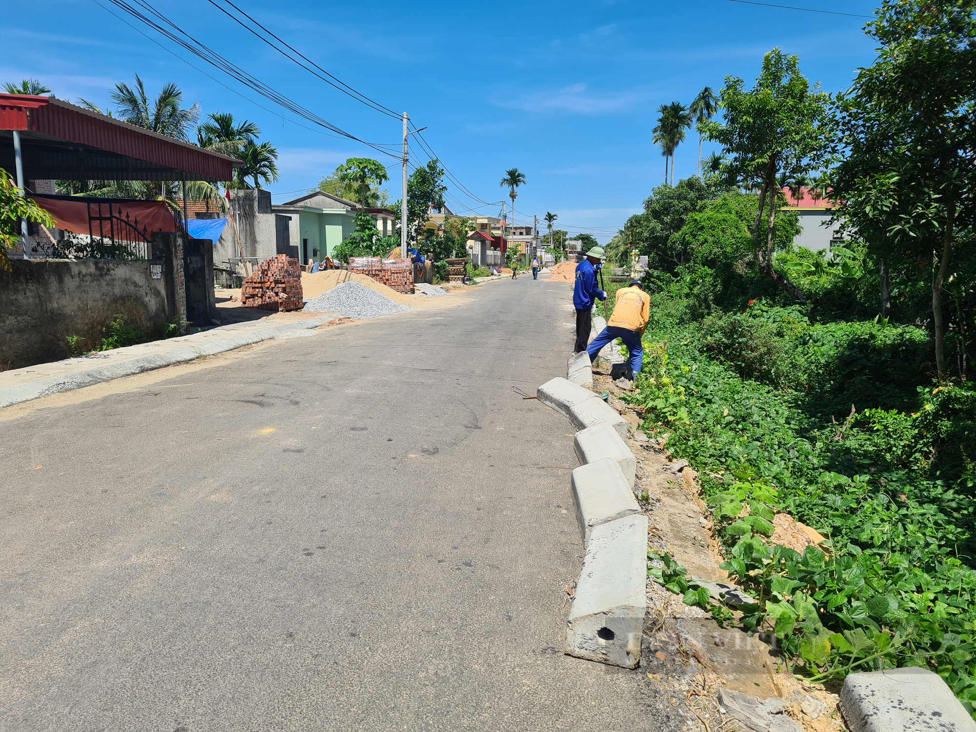 Hải Phòng:  Sau phản ánh của Dân Việt  đường thôn Thọ Linh đã được khẩn trương thi công 
 - Ảnh 4.