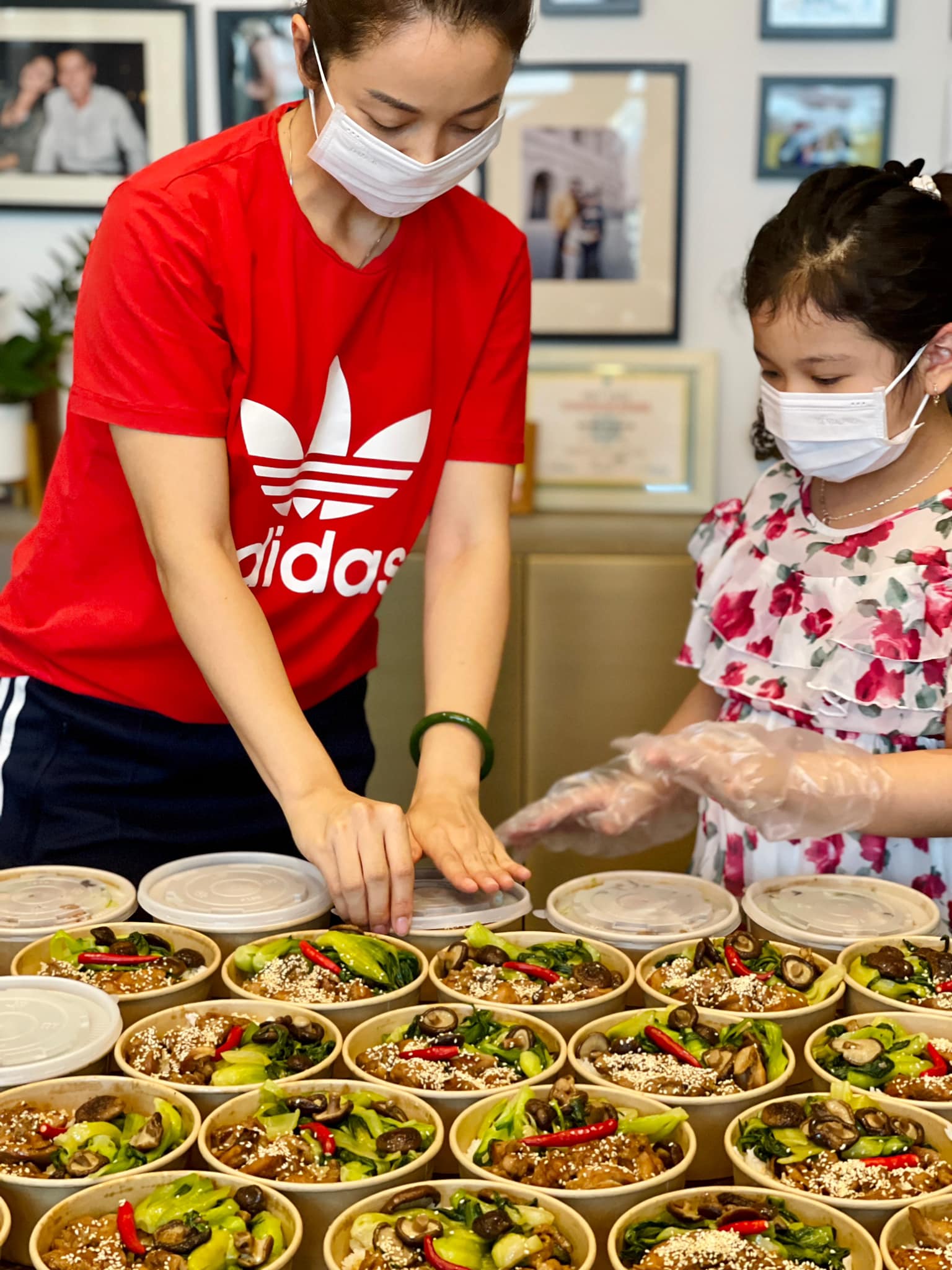 Hoa hậu Jennifer Phạm: Dịch Covid-19 cho chúng ta cơ hội sống chậm lại và yêu thương nhiều hơn - Ảnh 4.