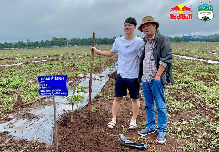 Tranh thủ thời gian rảnh, Công Phượng, Văn Toàn, Xuân Trường, Tuấn Anh tất bật đi... trồng sầu riêng
 - Ảnh 8.