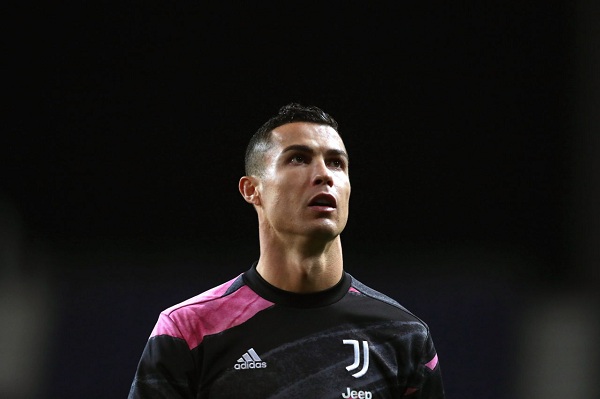 Ronaldo ghi 100 bàn cho Juve sau 3 năm.