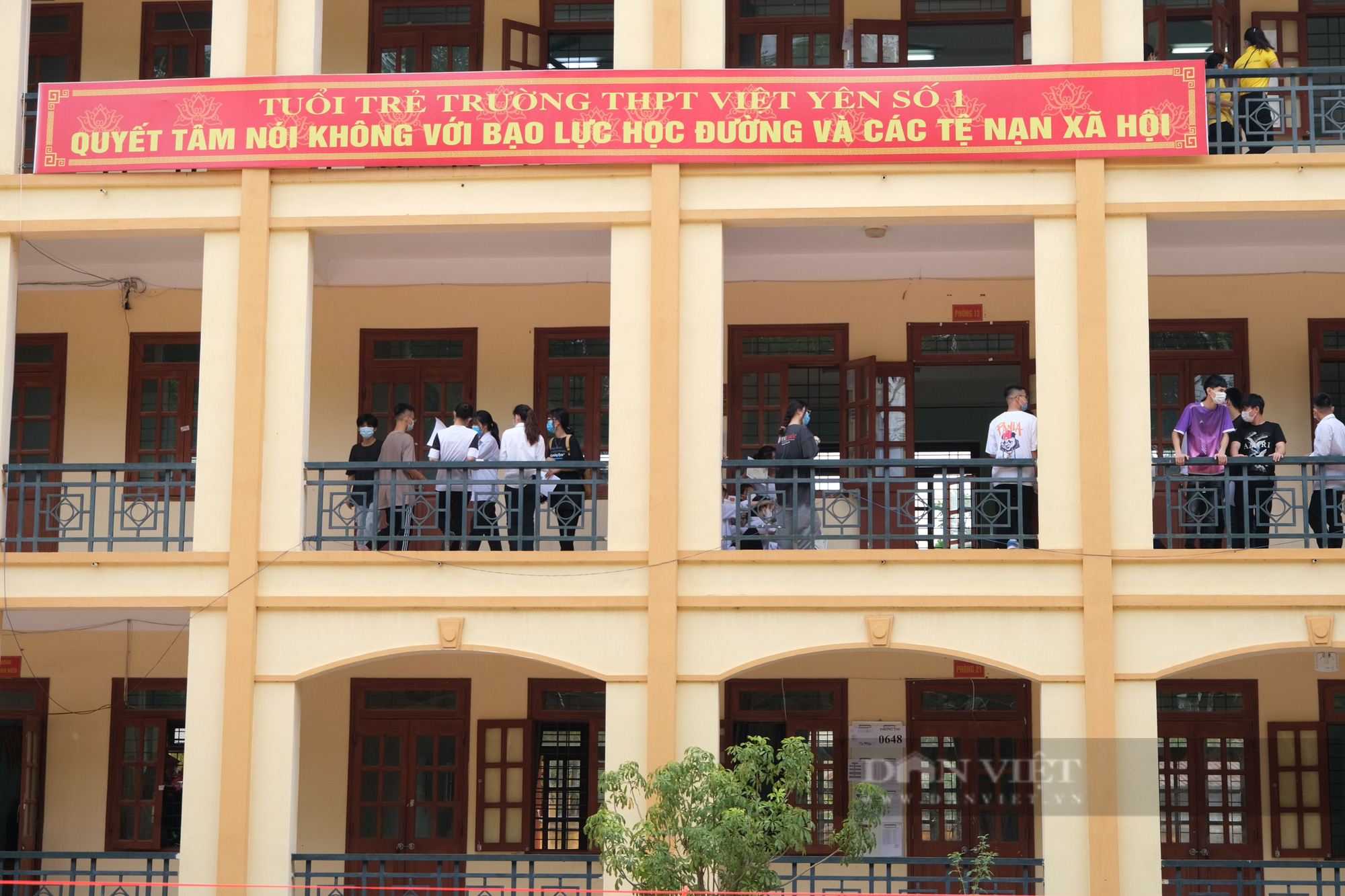 Bắc Giang: Lấy mẫu xét nghiệm Covid-19 cho giáo viên, học sinh trước kỳ thi tốt nghiệp THPT tại tâm dịch Việt Yên - Ảnh 11.