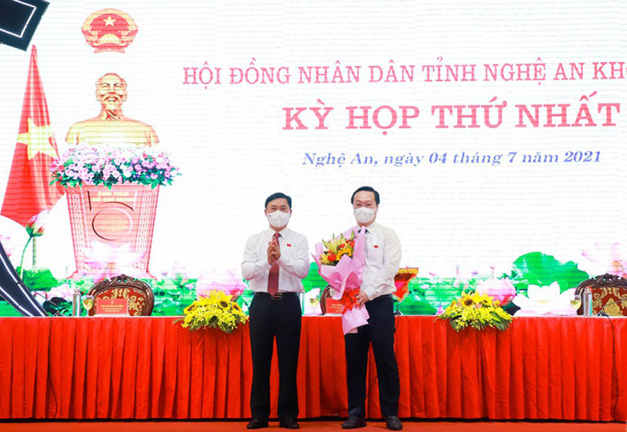Ông Nguyễn Đức Trung tái đắc cử Chủ tịch UBND tỉnh Nghệ An với 100% đại biểu bầu - Ảnh 2.