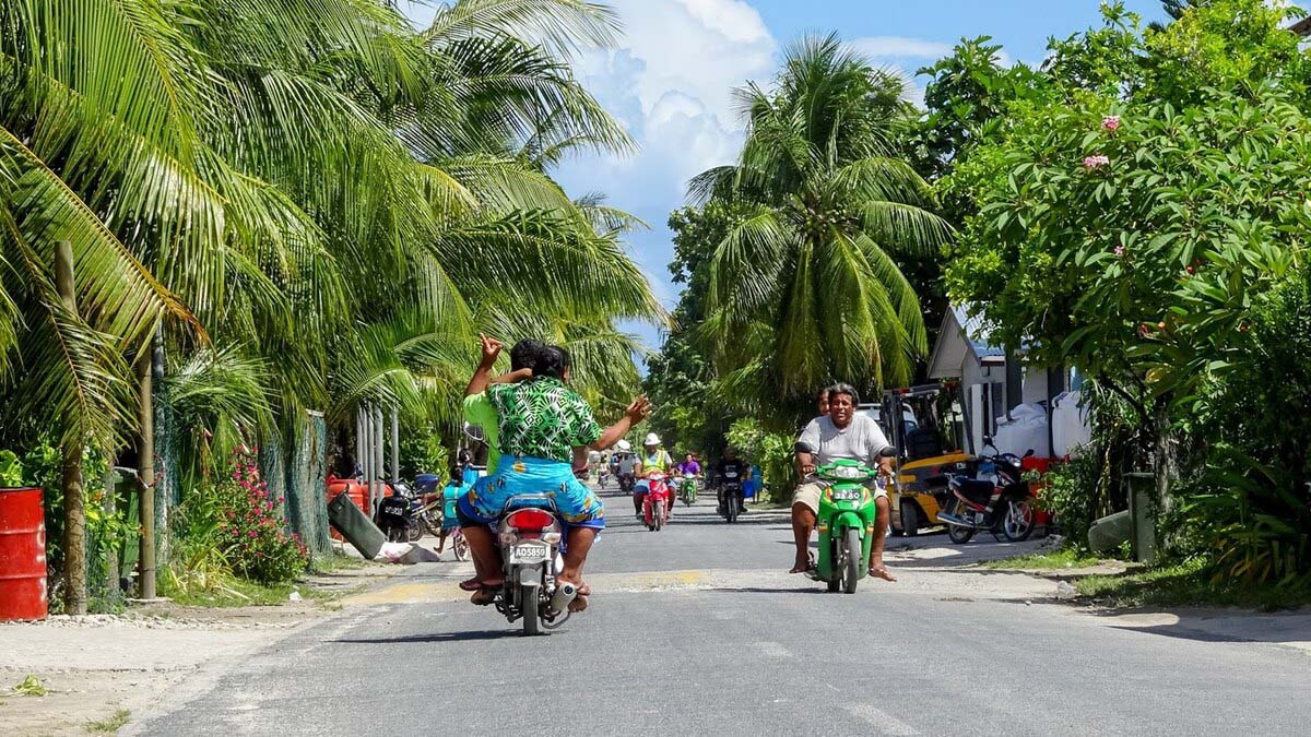 Kỳ lạ quốc đảo diện tích đất liền 26km và đi xe máy 15 phút là hết đường - Ảnh 4.