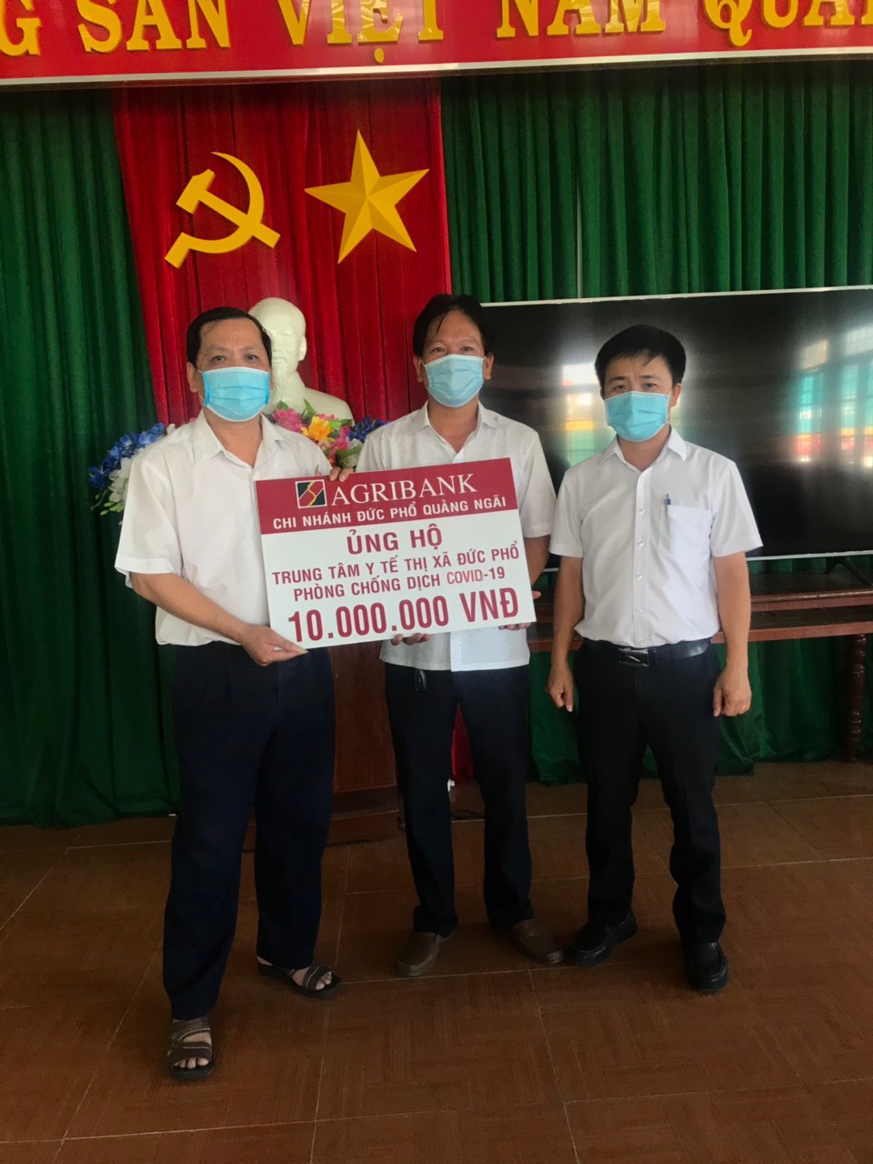 Agribank tỉnh Quảng Ngãi ủng hộ 200 triệu đồng cho Quỹ phòng, chống dịch Covid-19 - Ảnh 4.