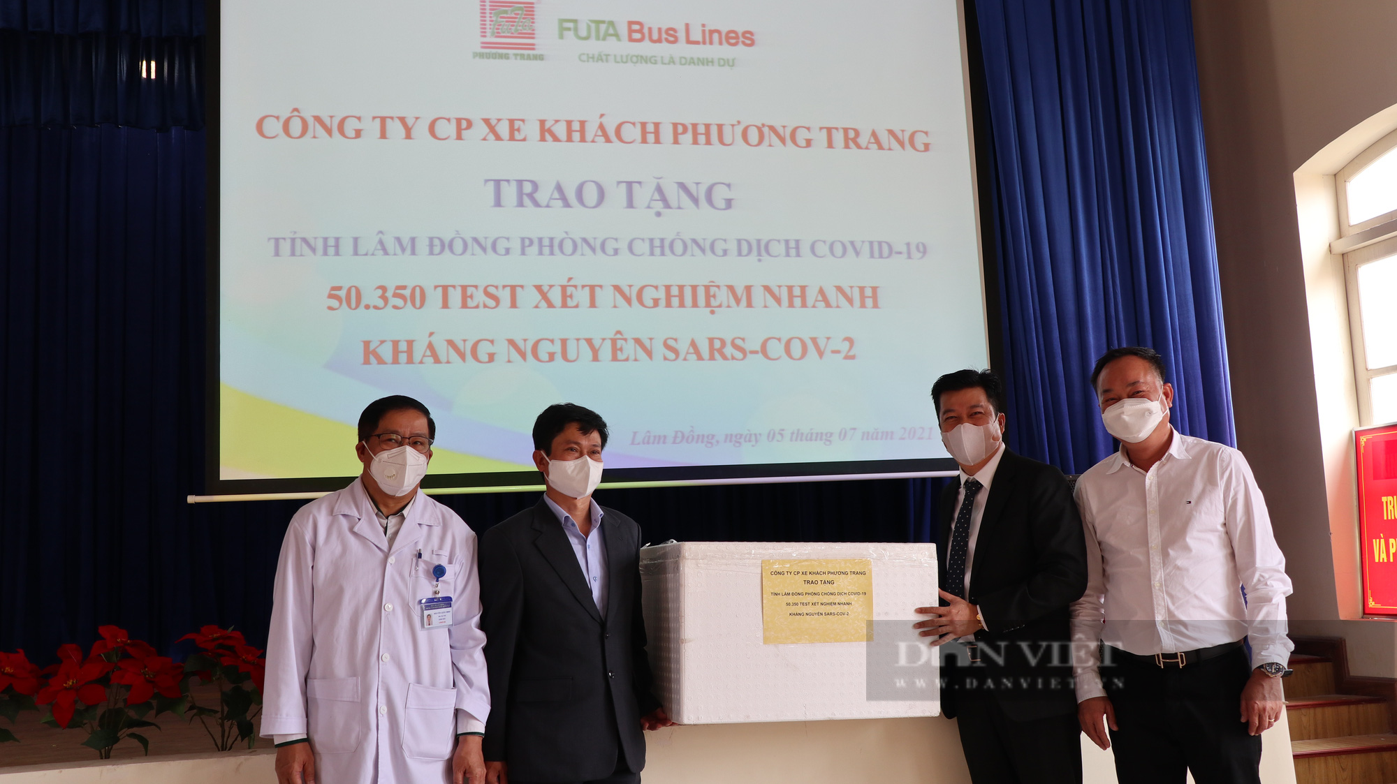 Lâm Đồng: Nhận hơn 50.000 test nhanh SARS-COV-2 do doanh nghiệp trao tặng - Ảnh 1.
