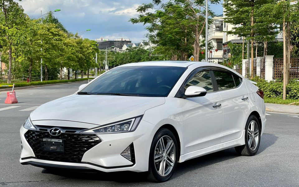 Hyundai Elantra 2020 “full” đi hơn 2 vạn, bán lỗ gần 200 triệu