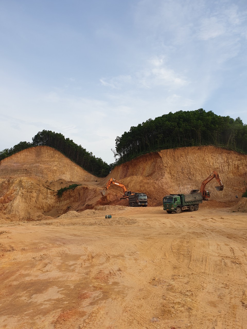 Thái Nguyên kiểm tra, xác minh hoạt động khai thác tại mỏ đất của Công ty TNHH Bê tông xây dựng Việt Cường - Ảnh 2.