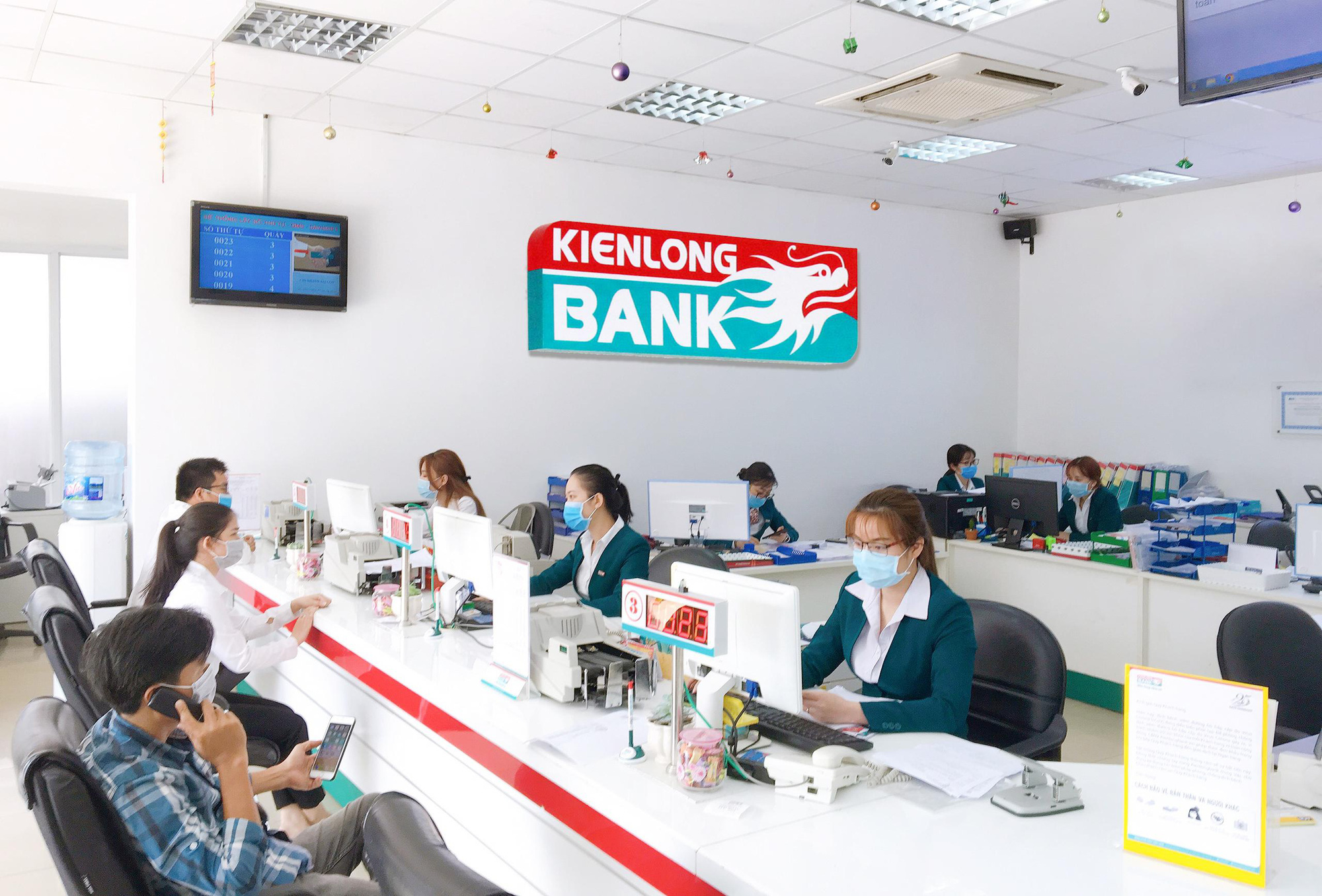 Kienlongbank miễn phí chuyển tiền trong và ngoài hệ thống dành cho mọi khách hàng - Ảnh 2.