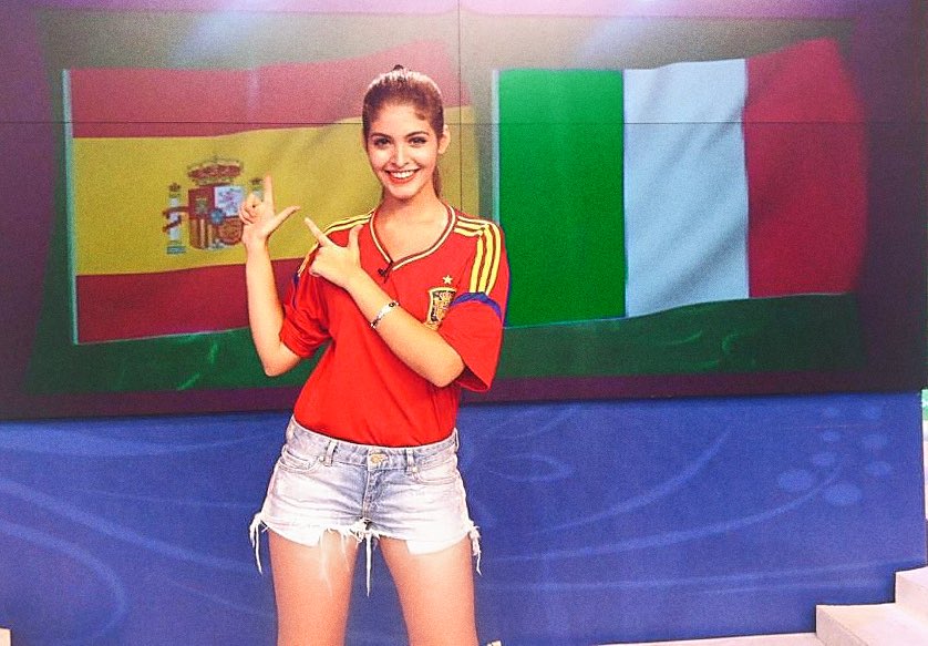 Người mẫu Andrea Aybar tin Tây Ban Nha sẽ hạ gục Italia tại bán kết Euro 2020  - Ảnh 1.