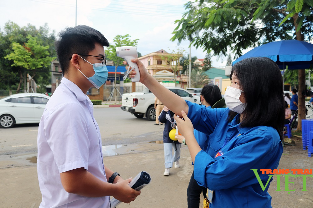 Thành phố Sơn La: Hơn 2.000 thí sinh làm thủ tục dự thi tốt nghiệp THPT - Ảnh 1.