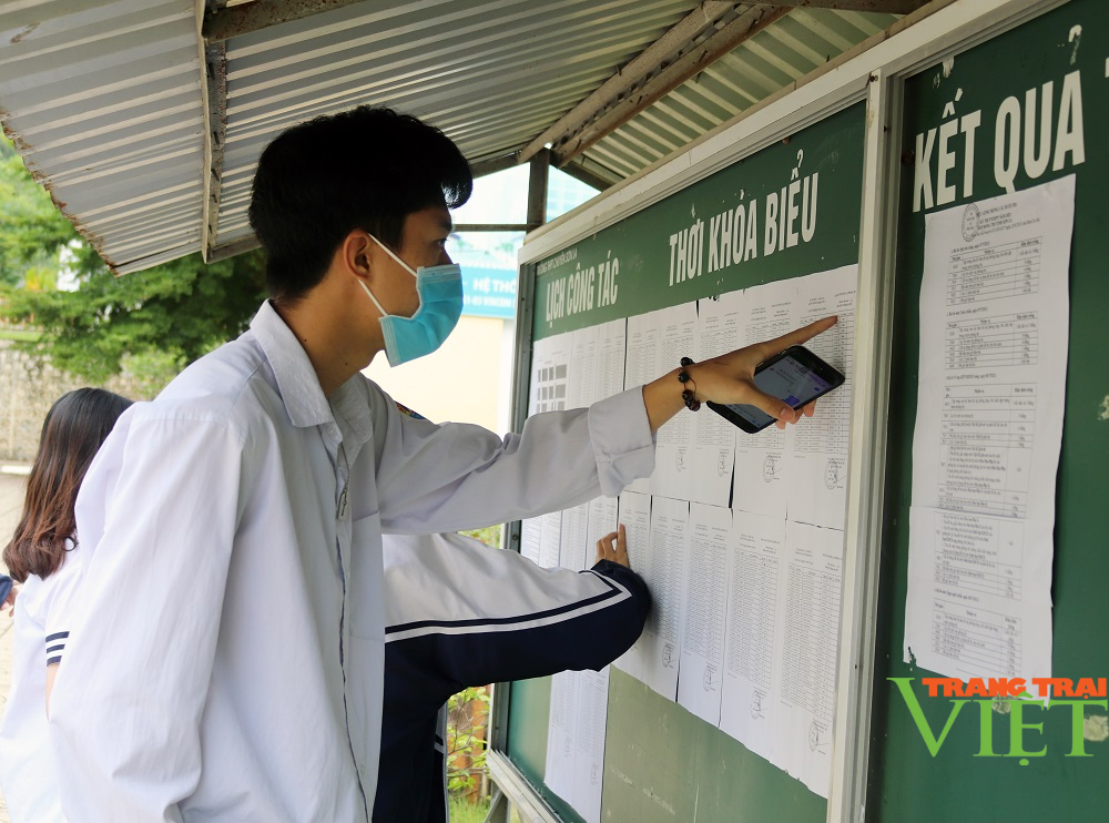 Thành phố Sơn La: Hơn 2.000 thí sinh làm thủ tục dự thi tốt nghiệp THPT - Ảnh 3.