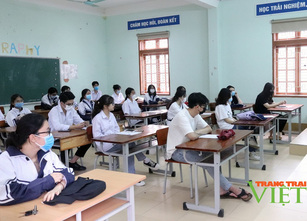 Thành phố Sơn La: Hơn 2.000 thí sinh làm thủ tục dự thi tốt nghiệp THPT - Ảnh 8.