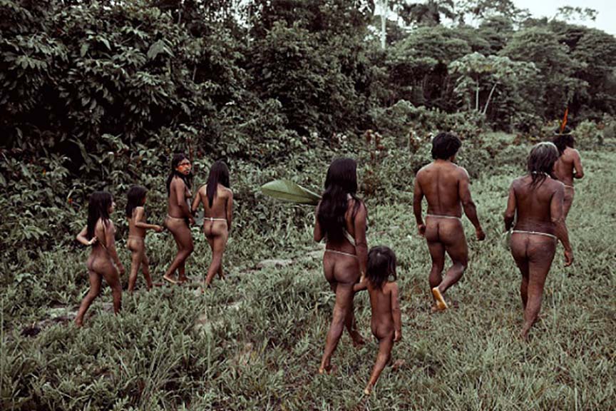 Ecuador: Bộ tộc có bàn chân biến dạng với thời trang kiểu Adam và Eva - Ảnh 5.
