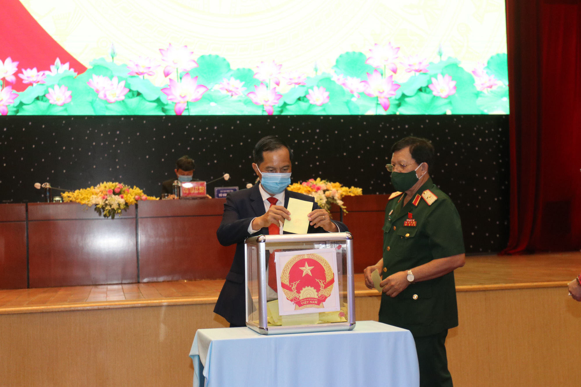 Ông Võ Văn Minh được bầu làm Chủ tịch UBND tỉnh Bình Dương - Ảnh 3.