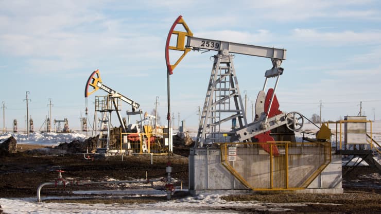 Diễn biến phiên họp OPEC+ đẩy giá dầu thế giới lên mức cao nhất từ năm 2014 - Ảnh 1.